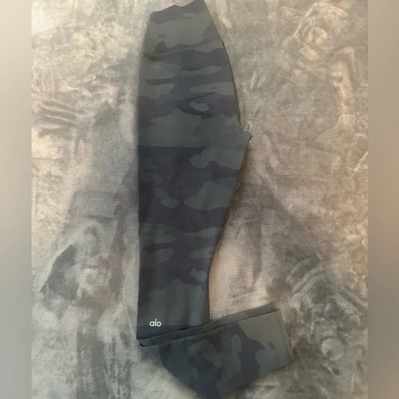 Alo High Waist Vapor leggings, Green Camo - Picture 1 of 3